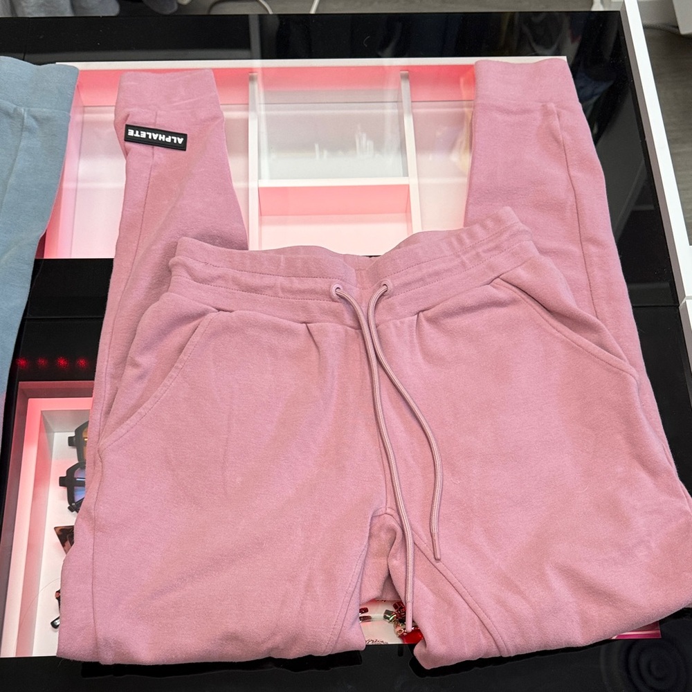 Alphalete mauve Joggers